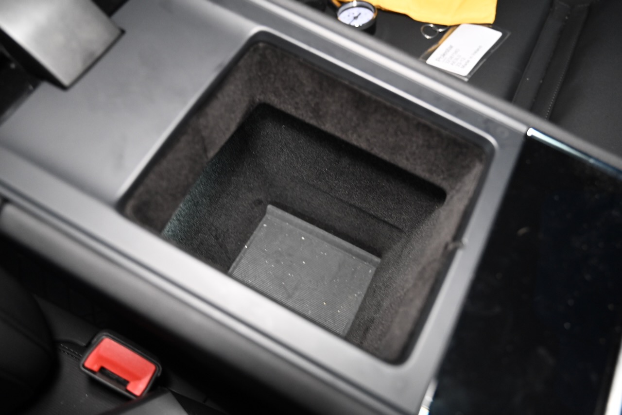 Deep hole in the Polestar 3’s center console storage area
